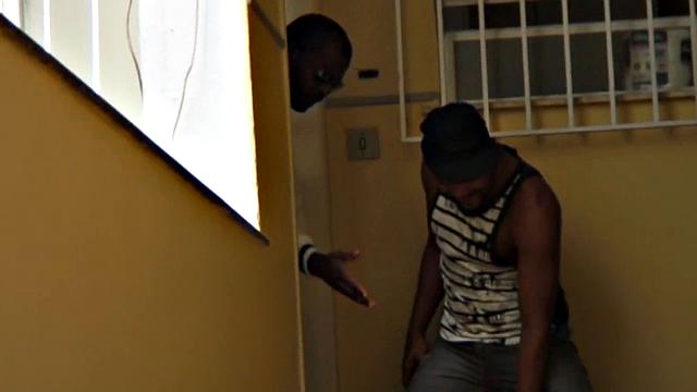 Рию Мело с трудом садится на член Франсиско, зато теперь привыкла к латинским страстям