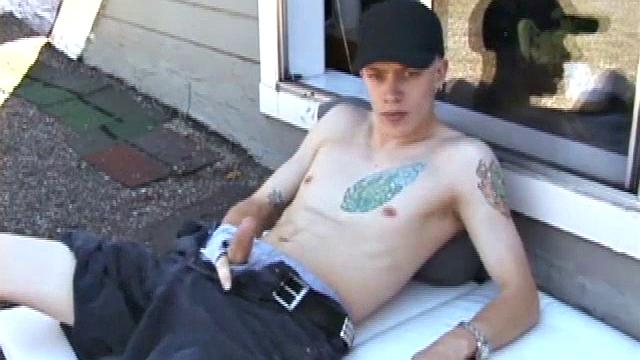 Шейн дрочит на крыше