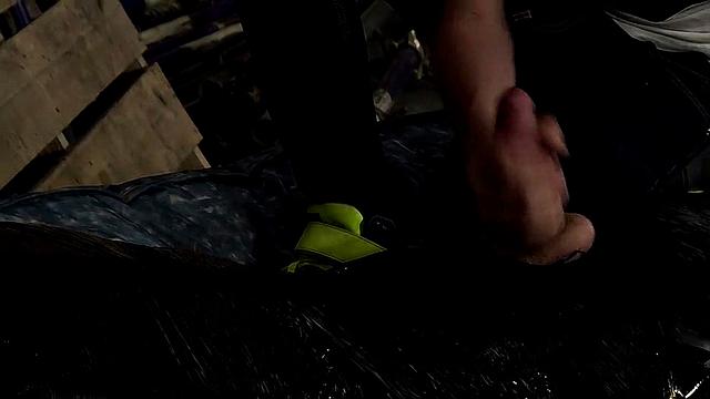 Связан и дрочит - Ксавьер Сибли и Эштон Брэдли