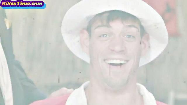 Big-titted MILF eaten out in bisex 3some