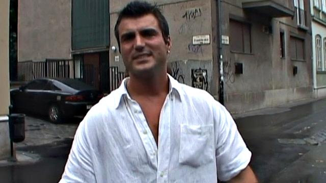 Teen hottie masturbates and gapes her with sex toys