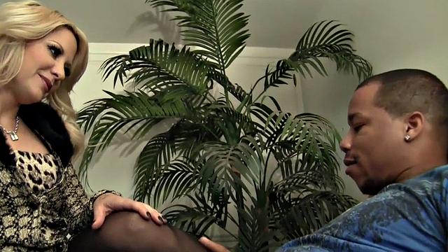 Femdom amateur IR MILF in pantyhose gives foot fetish 