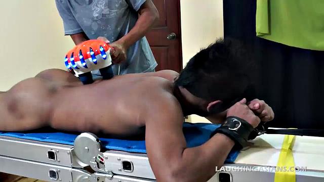 Hot Niko Tied, Tickled