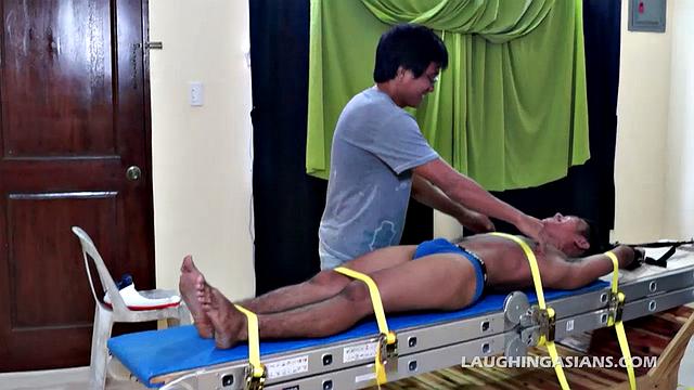 Hot Niko Tied, Tickled