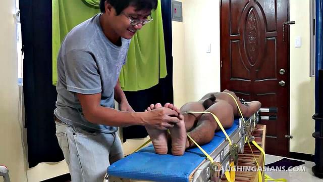 Hot Niko Tied, Tickled