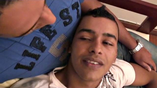 The way Horacio Cruz and Jaime Rosa look at each other from the very beginning gives the impression they're lovers. They make out like guys who have spent many hours in bed together.