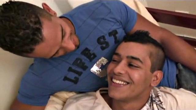 The way Horacio Cruz and Jaime Rosa look at each other from the very beginning gives the impression they're lovers. They make out like guys who have spent many hours in bed together.