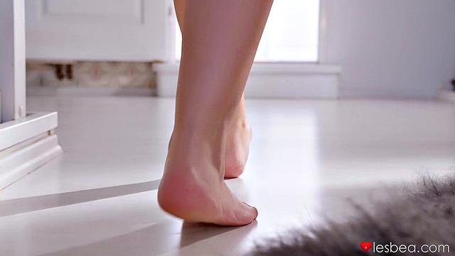 Pussy-eating facesitting lesbians