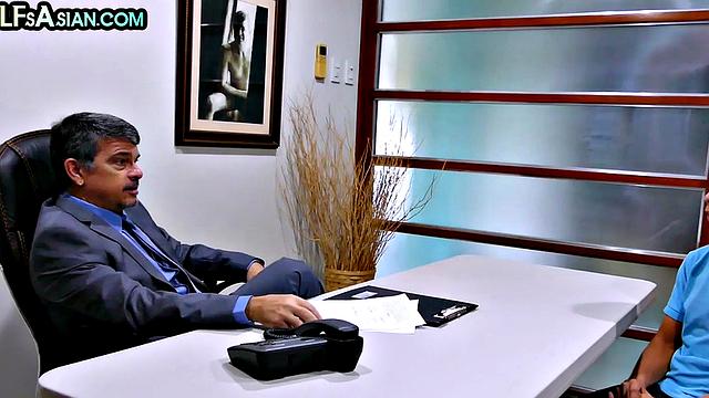 Office DILF spoiled by amateur twunk