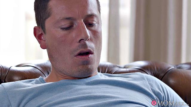 Naughty couple breaks lockdown rules