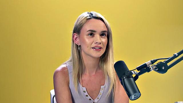 Petite babe rubbing her hairy muff after casting