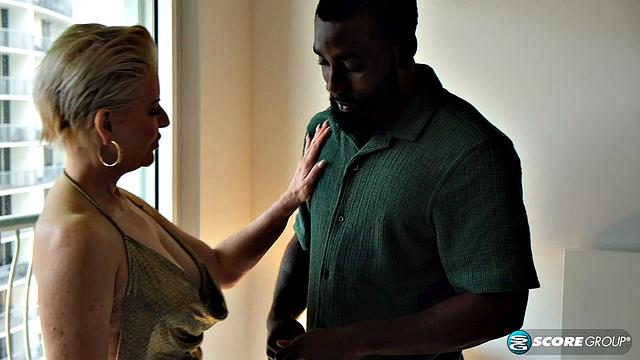 58-year-old Bobbi Shay fucks Ace Bigs