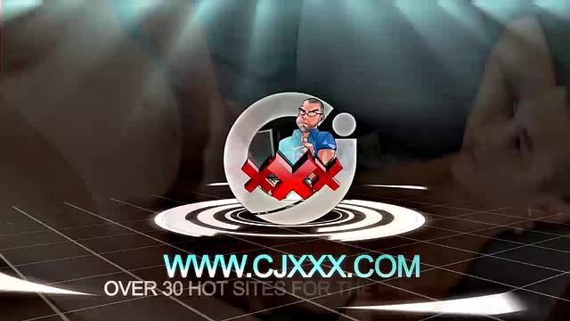 Взрослые мужики шутят над размерами, а потом меряются членами на камеру.