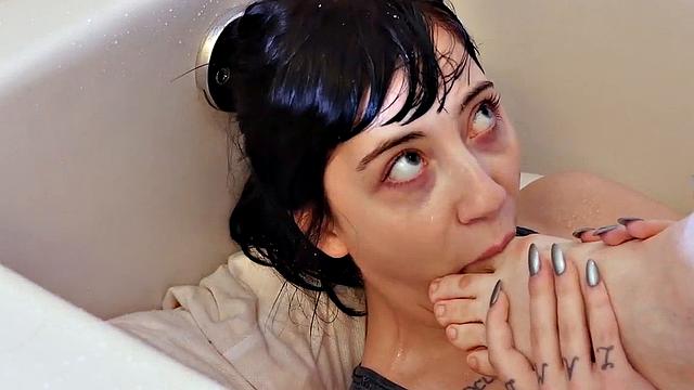 Piss sub hottie drinking golden shower