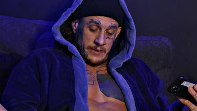 Dominant Snowman barebacks stud in tight asshole