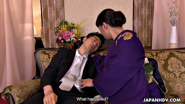 Ryouko Murakami seduces her lover in her kimono