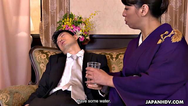 Ryouko Murakami seduces her lover in her kimono