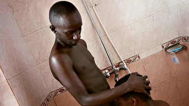 африканский твинг в душе - горло крепче, чем бритва wilkinson