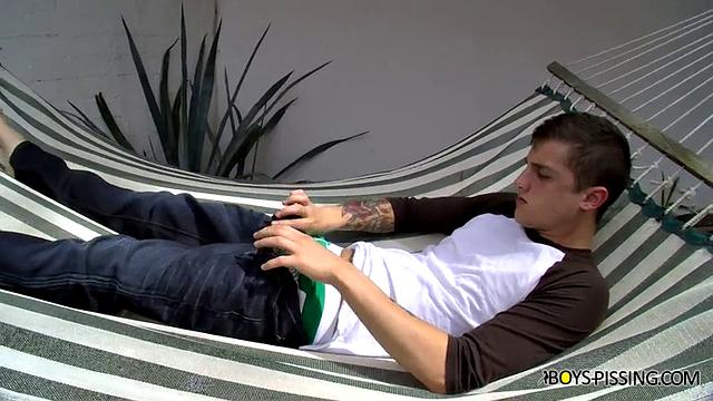 Chris Porter Splashes It Out - Chris Porter Piss &amp;amp;amp; Jerks In A Hammock!