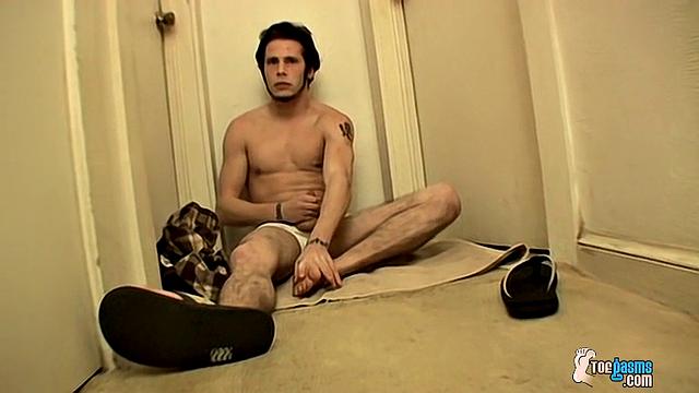 Barefoot Guy Gives Some Cum - Nailz