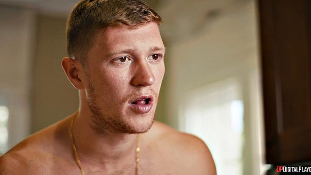 Лола и Бри трахают Саймона у бассейна втроём с анальным сексом и минетом от Лолы и Бри, пока правда не всплывает.