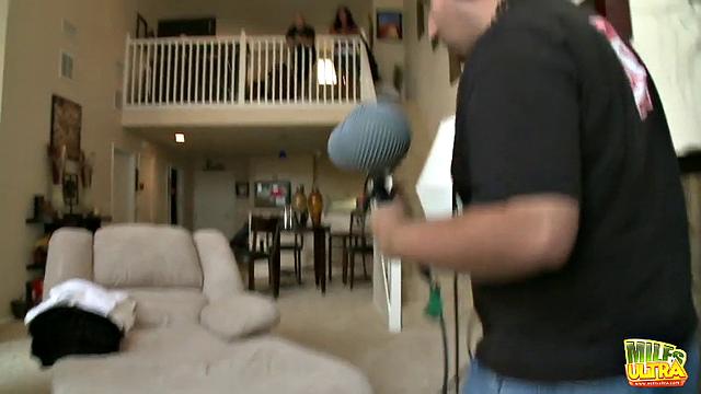 Rayveness showing her pussy