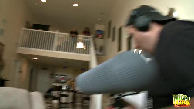 Rayveness showing her pussy