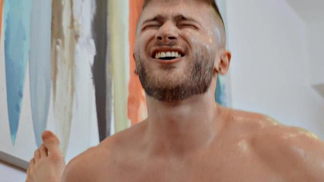 Muscled eager jock gets cumshot on face after assfucking