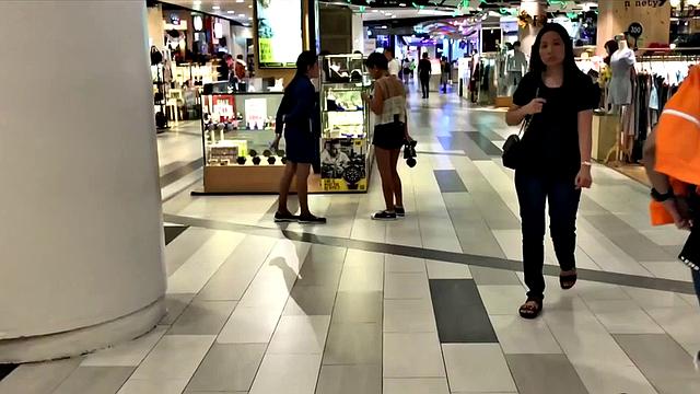 тайская милфа трахается с белым незнакомцем