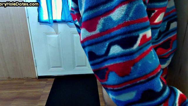 Real gloryhole DILF sucks hard dick in blowjob