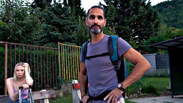 блондинка с повязкой стонет, пока парень жестко долбит её в pov