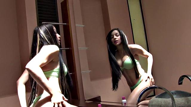 Catalina in solo session