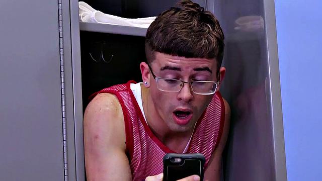 Italian hottie Ms Ballbreaker gets her blonde pussy drilled in a tight shorts session