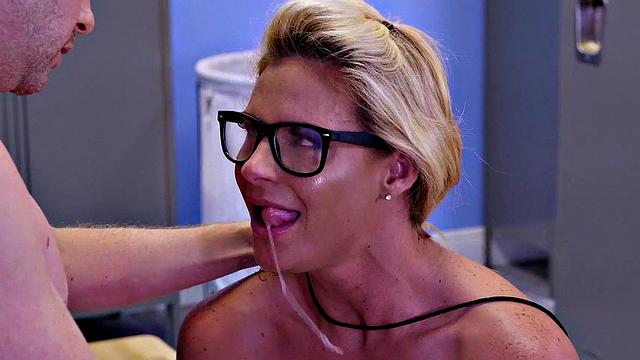 Italian hottie Ms Ballbreaker gets her blonde pussy drilled in a tight shorts session