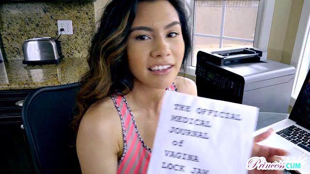 азиатка трахается с отчимом и получает кремпай