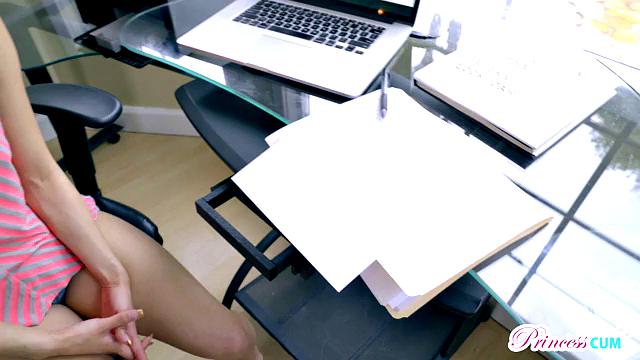 азиатка трахается с отчимом и получает кремпай