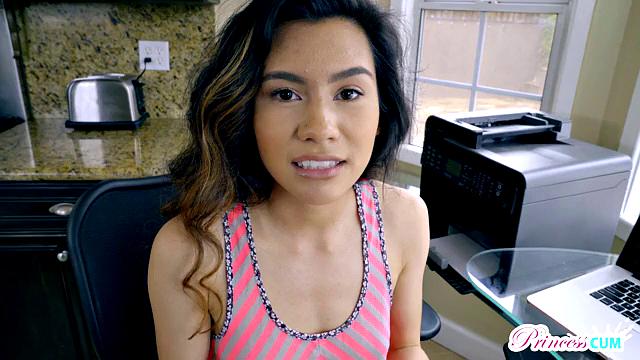 азиатка трахается с отчимом и получает кремпай