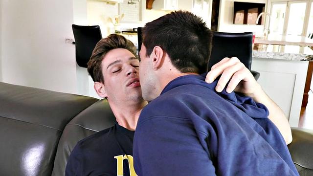 Unsaddled jock stuffing hunky stepbrother in taboo encounter