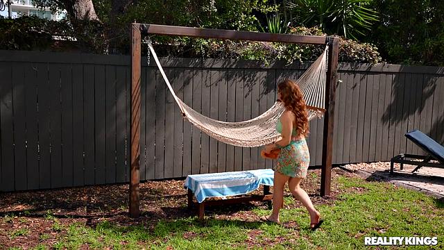 Nosy Neighbor, Hammock Part 1