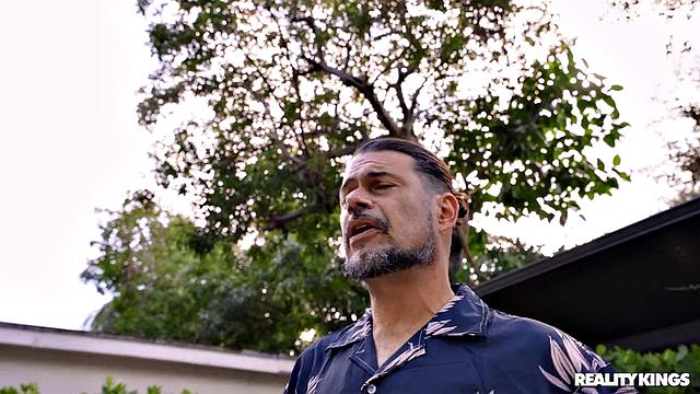 Nosy Neighbor, Hammock Part 1