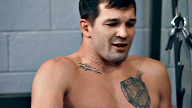 Muscled jock barebacking in sauna after workout