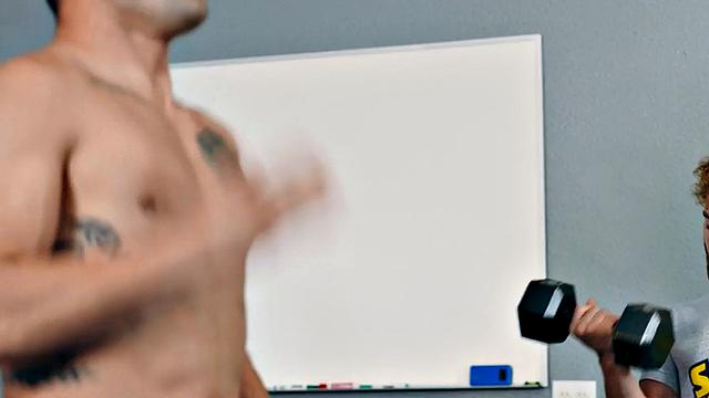 Muscled jock barebacking in sauna after workout