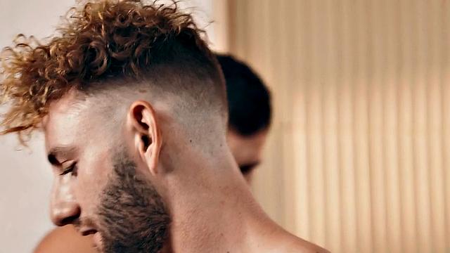 Muscled jock barebacking in sauna after workout