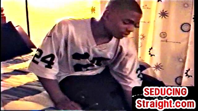 BBC muscled guy gets cocksucked by gay