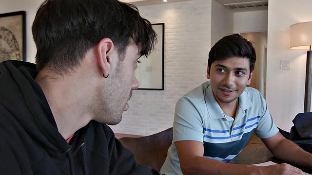 училка даёт урок по двойному проникновению, парни довольны