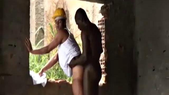 These Latin construction workers can't keep their hands off each other. Anton Barros works hard until Remingo Ponce arrives with his cock sucking lips.