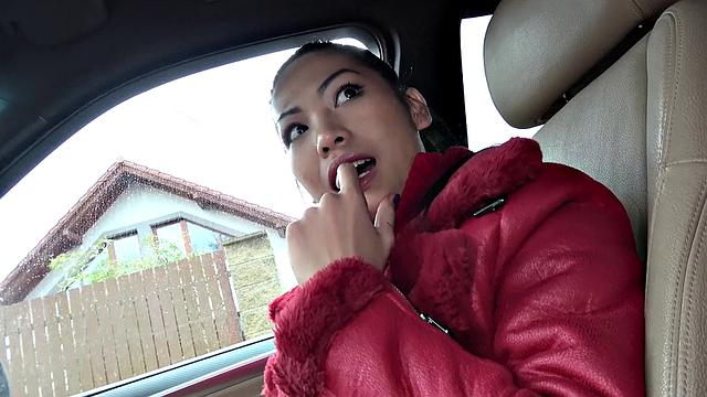 Big Thai lady loves the cock