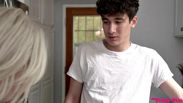 My Stepsister Sings Family Pies - S20:E3