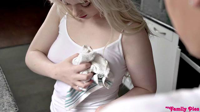 My Stepsister Sings Family Pies - S20:E3