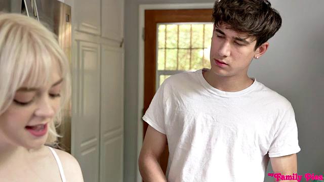 My Stepsister Sings Family Pies - S20:E3